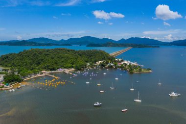 Tai Po, Hong Kong 13 Haziran 2020: Tai Mei Tuk üzerinde İHA uçuşu