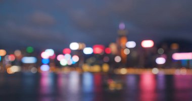 Şehir gecesinin bulanık görüntüsü