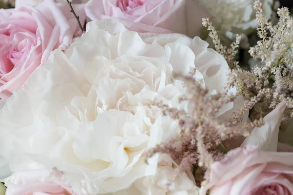 꽃으로 아름다운 꽃다발이 가까이 — 스톡 사진