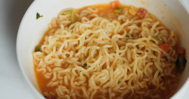 Baharatlı hazır şehriye.