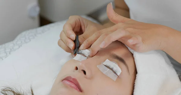 Woman Perm Her Eyelash Beauty Salon — Stock Photo, Image