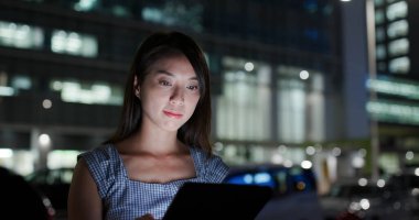 Tablet bilgisayarın kadın kullanımı