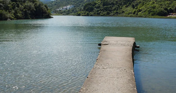 Berg Und Meer Mit Seebrücke — Stockfoto