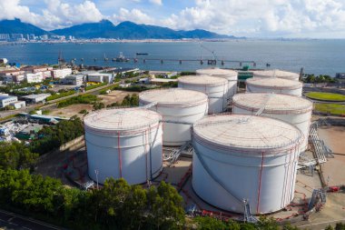 Tuen Mun, Hong Kong 19 Temmuz 2020: Hong Kong 'da petrol tankı ile kömür santrali