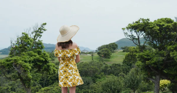 Donna Andare Campagna Godersi Mare — Foto Stock