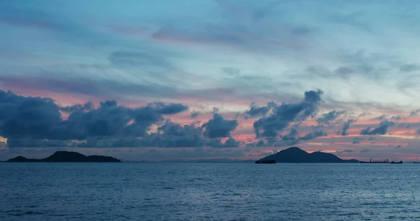 Meer Und Himmel Mit Insel Bei Sonnenuntergang — Stockfoto