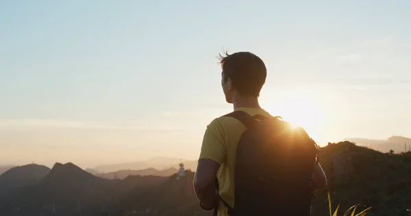 Man Hiking Look Beautiful Sunset View Mountain — Stock Photo, Image