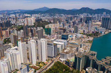 Hung Hom, Hong Kong, 13 Nisan 2020: İnsansız hava aracı Hong Kong üzerinde uçuyor