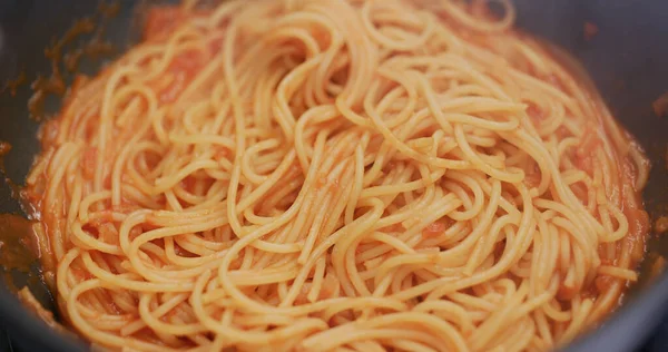 Cocinar Espaguetis Con Salsa Tomate —  Fotos de Stock