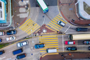 Sham Shui Po, Hong Kong 06 Ağustos 2020: Hong Kong şehir trafiğinin en üst görüntüsü