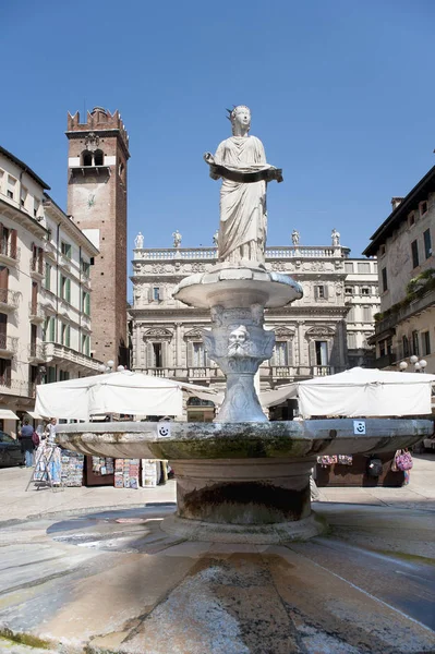 Talya Verona Delle Erbe Square Verona Veronese Madonna Nın Çeşme — Stok fotoğraf