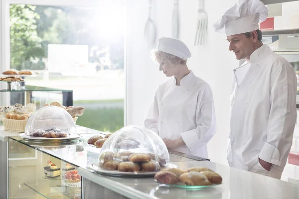 Confident Mature Chef Coworkers Standing Dessert Counter Restaurant — Stock Photo, Image