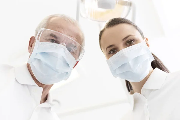 Low Angle Portrait Colleagues Wearing Masks Dental Clinic — Stock Photo, Image