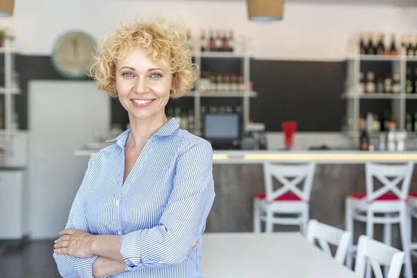 Portrait Confident Blonde Owner Standing Arms Crossed Restaurant — Stock Photo, Image