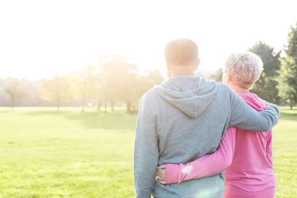 Rear View Senior Couple Sportswear Standing Arms Park — Stock Photo, Image