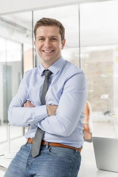 Portrait Businessman Arms Crossed Office — Stock Photo, Image