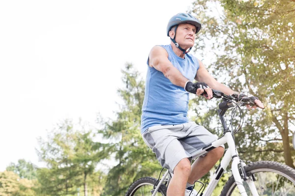 Senior Male Athlete Riding Bicycle Park — Stock Photo, Image