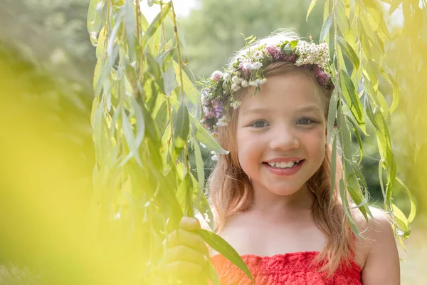 Portrait Smiling Cute Girl Wearing Flowers Standing Amidst Leaves Park — Stock Photo, Image