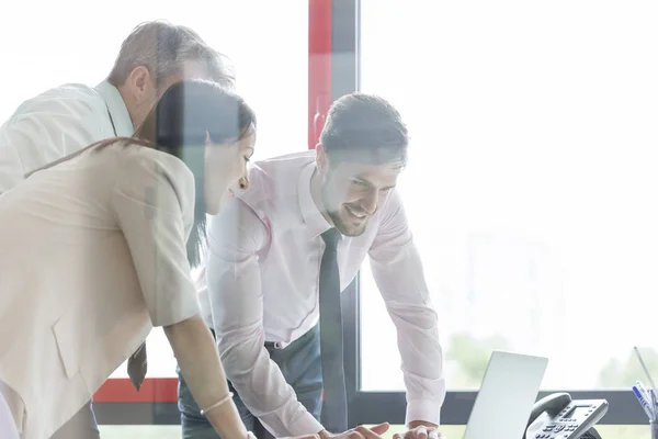 Business Colleagues Using Laptop Seen Window Office — Stock Photo, Image