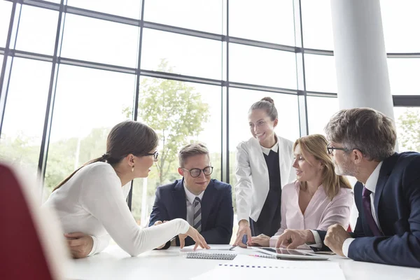 Collega Planning Tijdens Vergadering Kantoor — Stockfoto