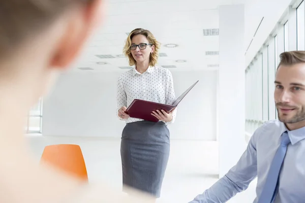 Colleagues Looking Businesswoman Meeting New Office — Stock Photo, Image