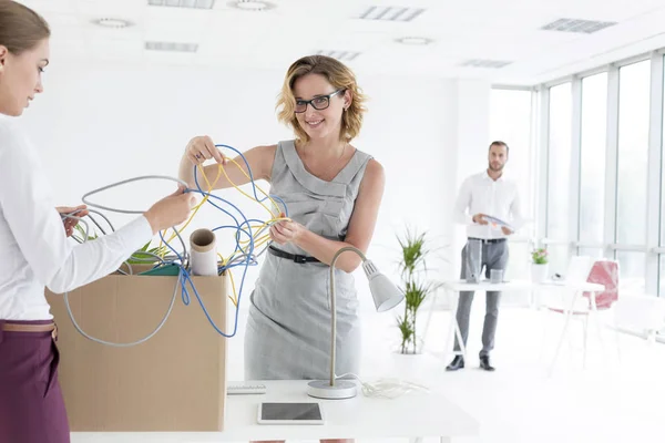 Portrait Smiling Businesswoman Colleague Removing Tangled Cables Box New Office — Stock Photo, Image