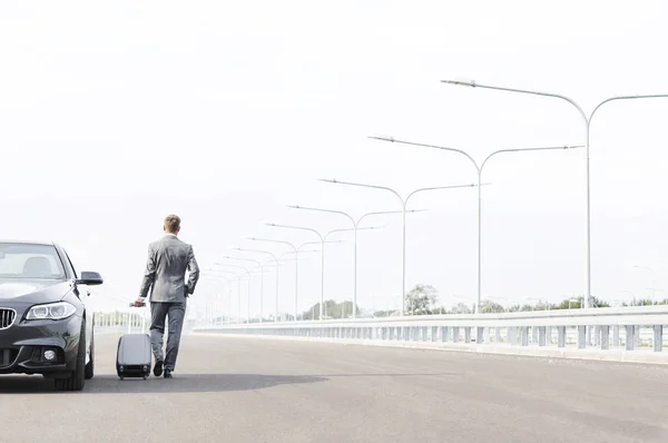Businessman Walking Suitcase Car Road Sky — Stock Photo, Image