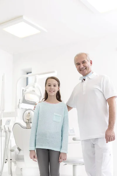 Portrait Dentiste Patiente Clinique Dentaire — Photo