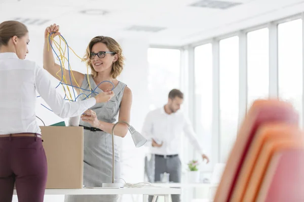 Businesswomen Removing Tangled Cables Box New Office — Stock Photo, Image
