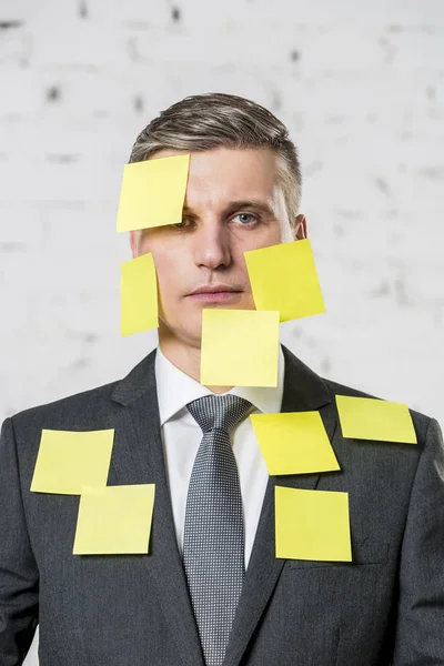 Portrait Confident Mature Businessman Blank Yellow Adhesive Notes Face Suit — Stock Photo, Image