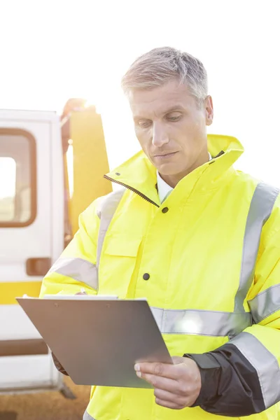 Confident Tow Truck Driver Making Reports Clipboard Sky — Stock Photo, Image