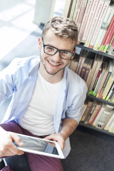 High Angle Portrait Smiling Young Man Using Digital Tablet Library — Stock Photo, Image