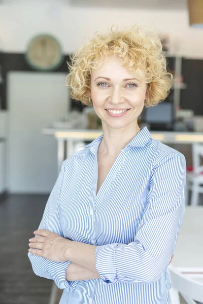 Portrait Confident Blonde Owner Standing Arms Crossed Restaurant — Stock Photo, Image