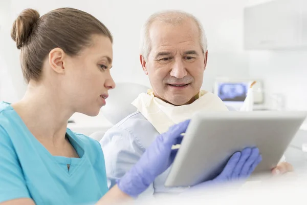 Doctor Showing Digital Tablet Senior Patient Dental Clinic — Stock Photo, Image