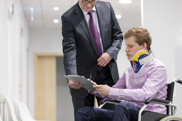 Patient Brace Neck Signing Documents Doctor — Stock Photo, Image