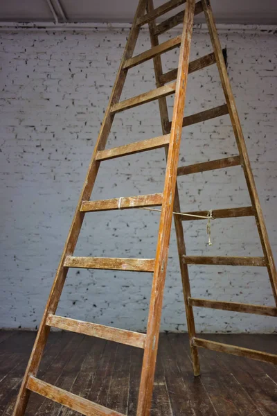 Foto Van Houten Ladder Nieuw Kantoor — Stockfoto