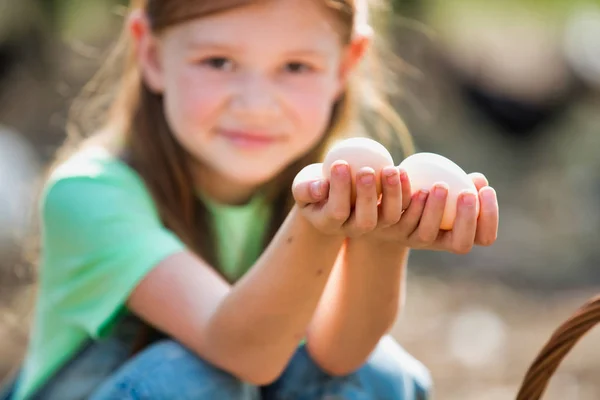 Portrait Cute Girl Holding Eggs Farm — Stock Photo, Image