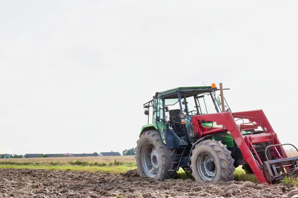 Trekker Het Landbouwbedrijf Overdag — Stockfoto