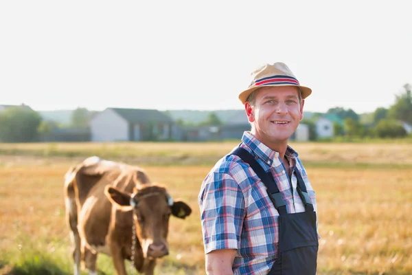 Portrait Mature Farmer Standing Cow Field Farm — Stock Photo, Image