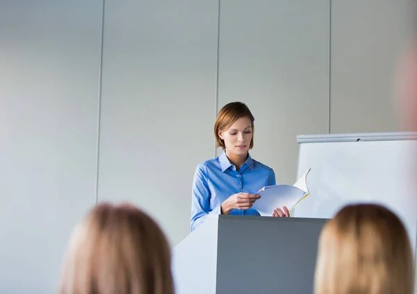 Attractive Business Woman Doing Key Note Speech Convention Conference Receiving — Stock Photo, Image