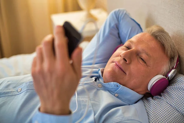 Close up photo of mature man listening to music — Stock Photo, Image