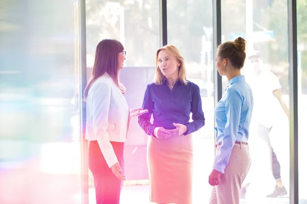 Strategia Pianificazione Delle Donne Affari Durante Riunione Ufficio — Foto Stock