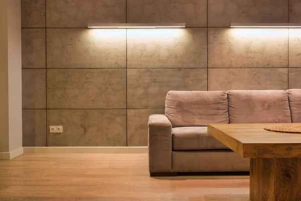 Empty Sofa Illuminated Wall Apartment — Stock Photo, Image