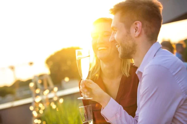 Geschäftsleute Genießen Eine Erfolgreiche Sommerparty Auf Dem Dach Sei Für — Stockfoto