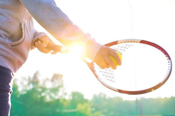 Hombre Motivado Listo Para Servir Pelota Juego Tenis —  Fotos de Stock