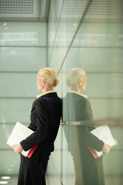 Businesswoman Reflection Office Corridor — Stock fotografie