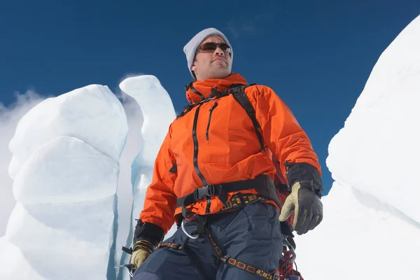 Alpiniste Devant Formation Glace — Photo