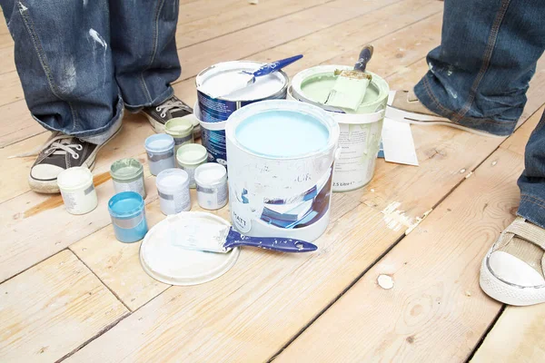 Couple Standing Next Paint Cans Floorboards Low Section — Stock Photo, Image