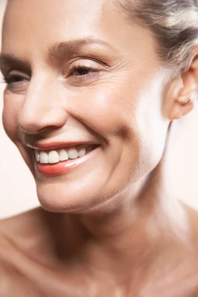 Retrato Belleza Mujer Madura Sonriendo — Foto de Stock