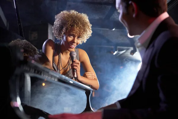 Jazz Singer Pianist Stage Low Angle View — Stock Photo, Image